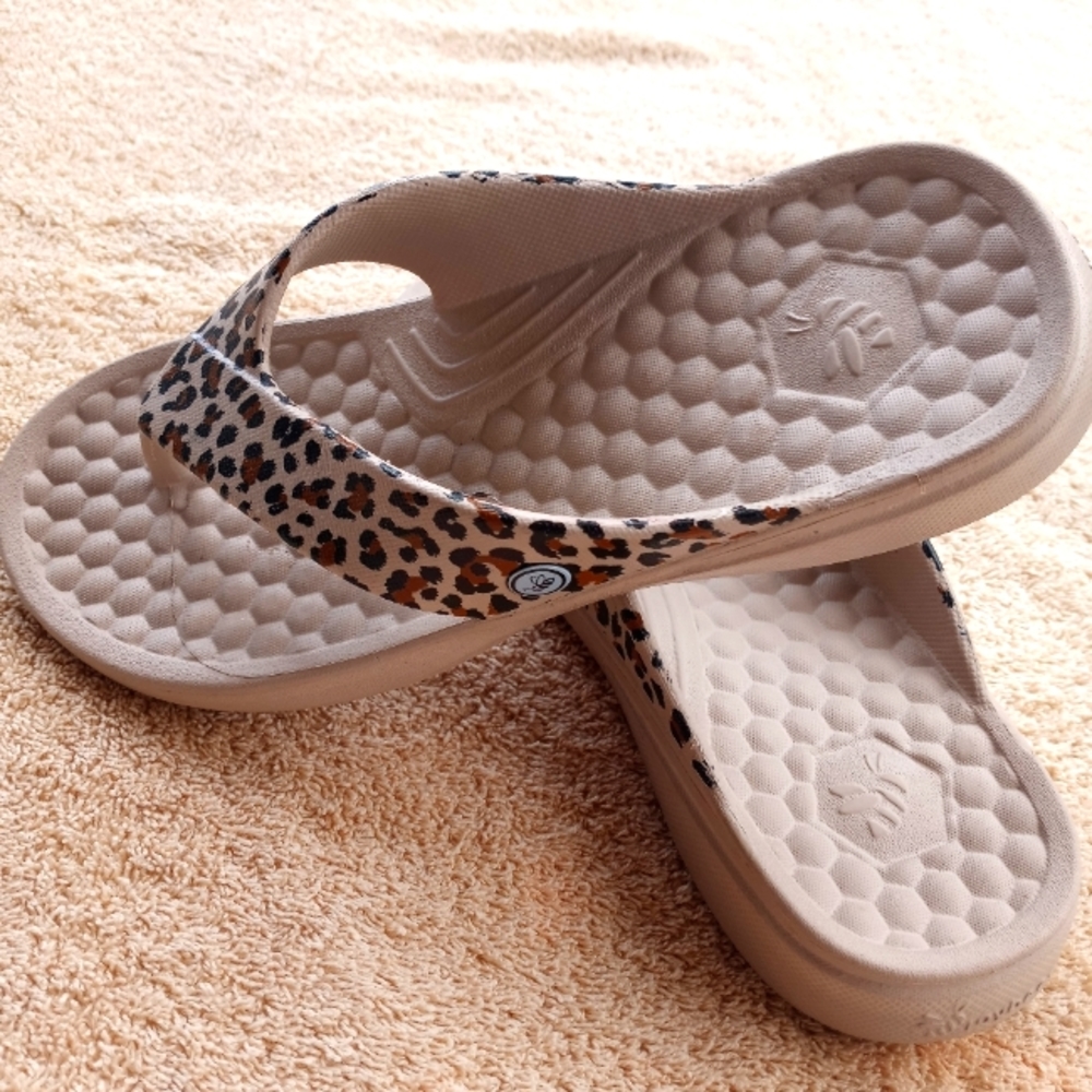 NWOT Joybees Animal Print Sandals - Picture 8 of 12